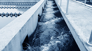 該怎么維護保養玻璃鋼污水處理設備？